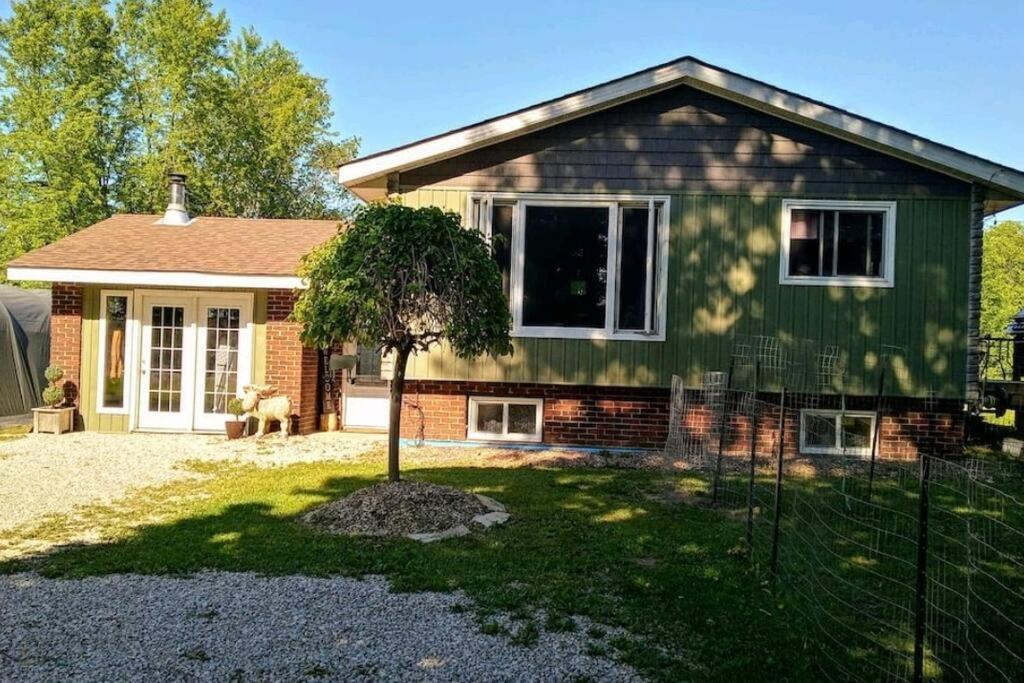 Family Friendly Cottage ☆Walking Distance To Beach Lion's Head Luaran gambar