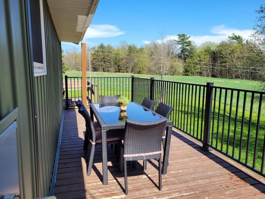 Family Friendly Cottage ☆Walking Distance To Beach Lion's Head Luaran gambar