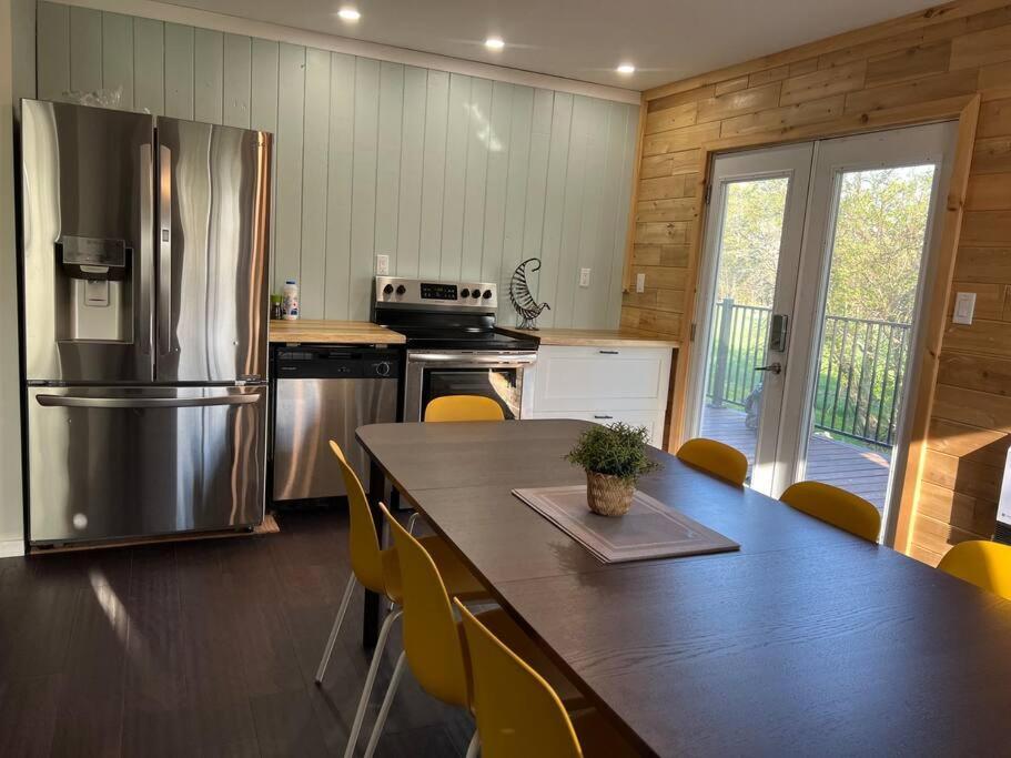 Family Friendly Cottage ☆Walking Distance To Beach Lion's Head Luaran gambar