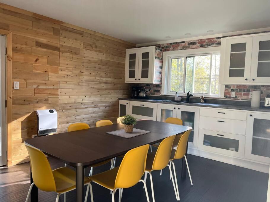 Family Friendly Cottage ☆Walking Distance To Beach Lion's Head Luaran gambar